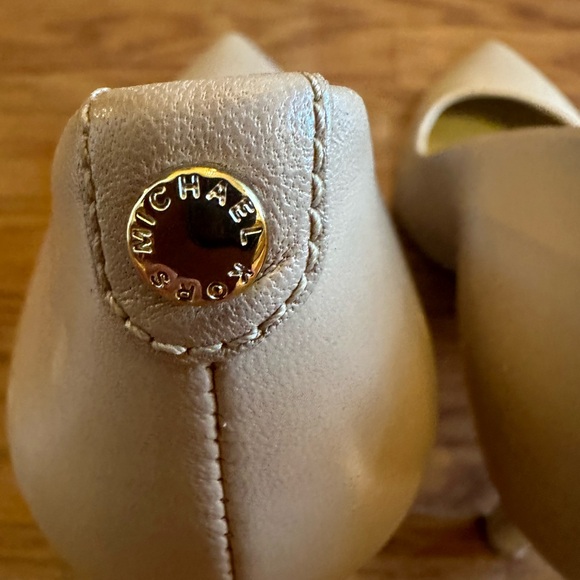 Michael Kors Cream Tan Pumps Size 8 - Picture 15 of 15